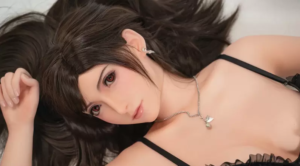 【老司机】《FF7 蒂法 艾莉丝 真人尺寸性爱玩偶》讓你一次把两位老婆带回家插图